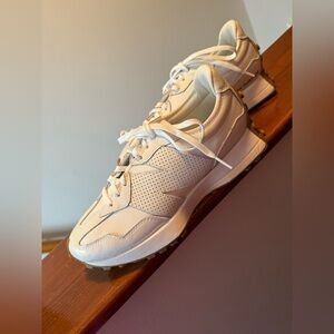White New Balance 327